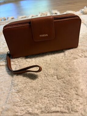 Fossil Madison Zip Clutch Medium Brown Leather Wristlet Wallet